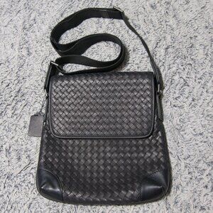 BLACK LEATHER weaved purse
